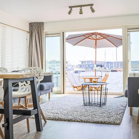Botel Aqualiving 4*