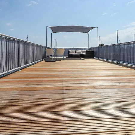 Aqualiving Botel Leimuiden